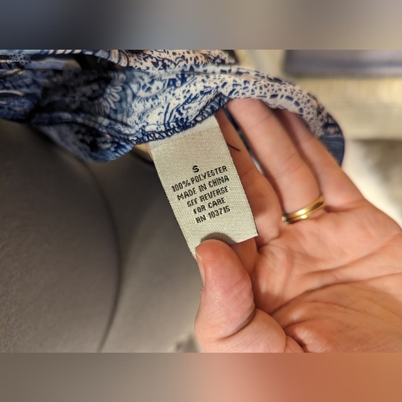 Larry Levine blue and white floral swirl button up - Picture 4 of 9